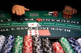 g318 Real Dealers, Real Tables